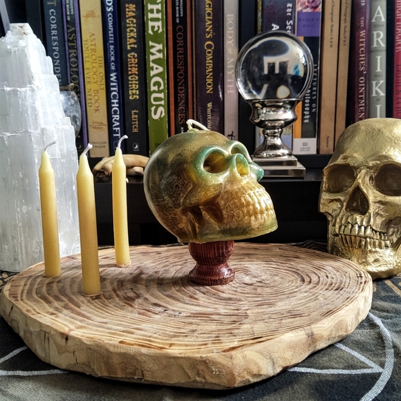 Handmade Two-Tone Green and Gold Skull Candle With Added Gold Dust - Picture 3 of 4